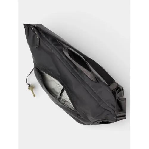 Fjallraven Färden Crossbody Táska Hátizsák 037-Coal Black