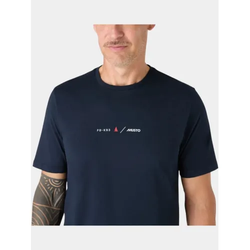 Musto M Marine Graphic SS Férfi Póló 597-Navy-Red