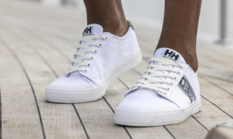 Fehér sportcipő tisztítása